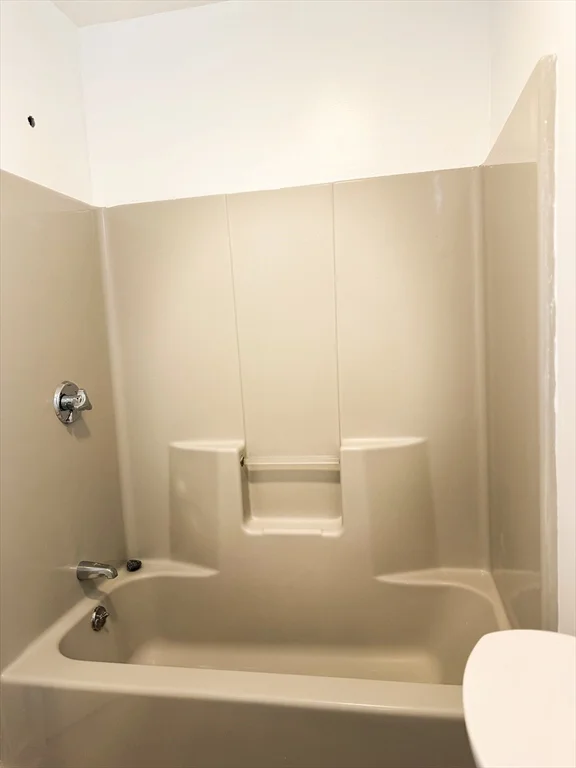 2 bed, 1 bath apartment for rent at 65 Chestnut St Unit 1, New Bedford — photo 17 of 21
