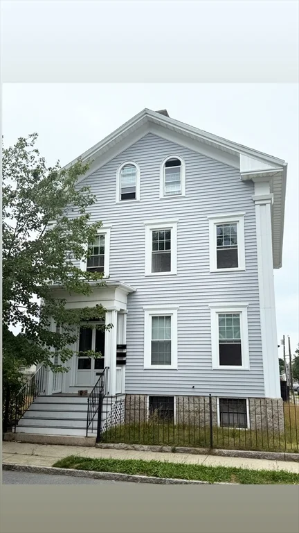 2 bed, 1 bath apartment for rent at 65 Chestnut St Unit 1, New Bedford — photo 1 of 21