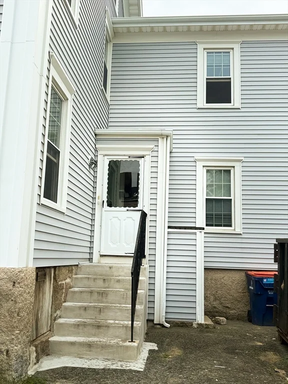 2 bed, 1 bath apartment for rent at 65 Chestnut St Unit 1, New Bedford — photo 3 of 21