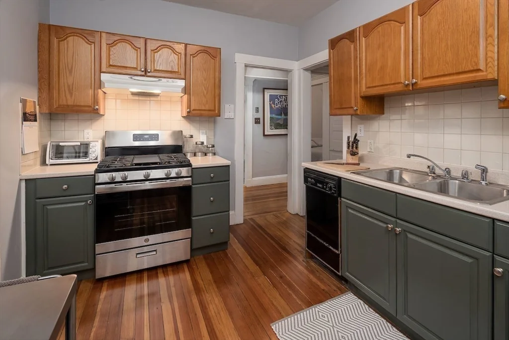 2 bed, 1 bath apartment for rent at 65 Child St Unit 2, Jamaica Plain — photo 5 of 18