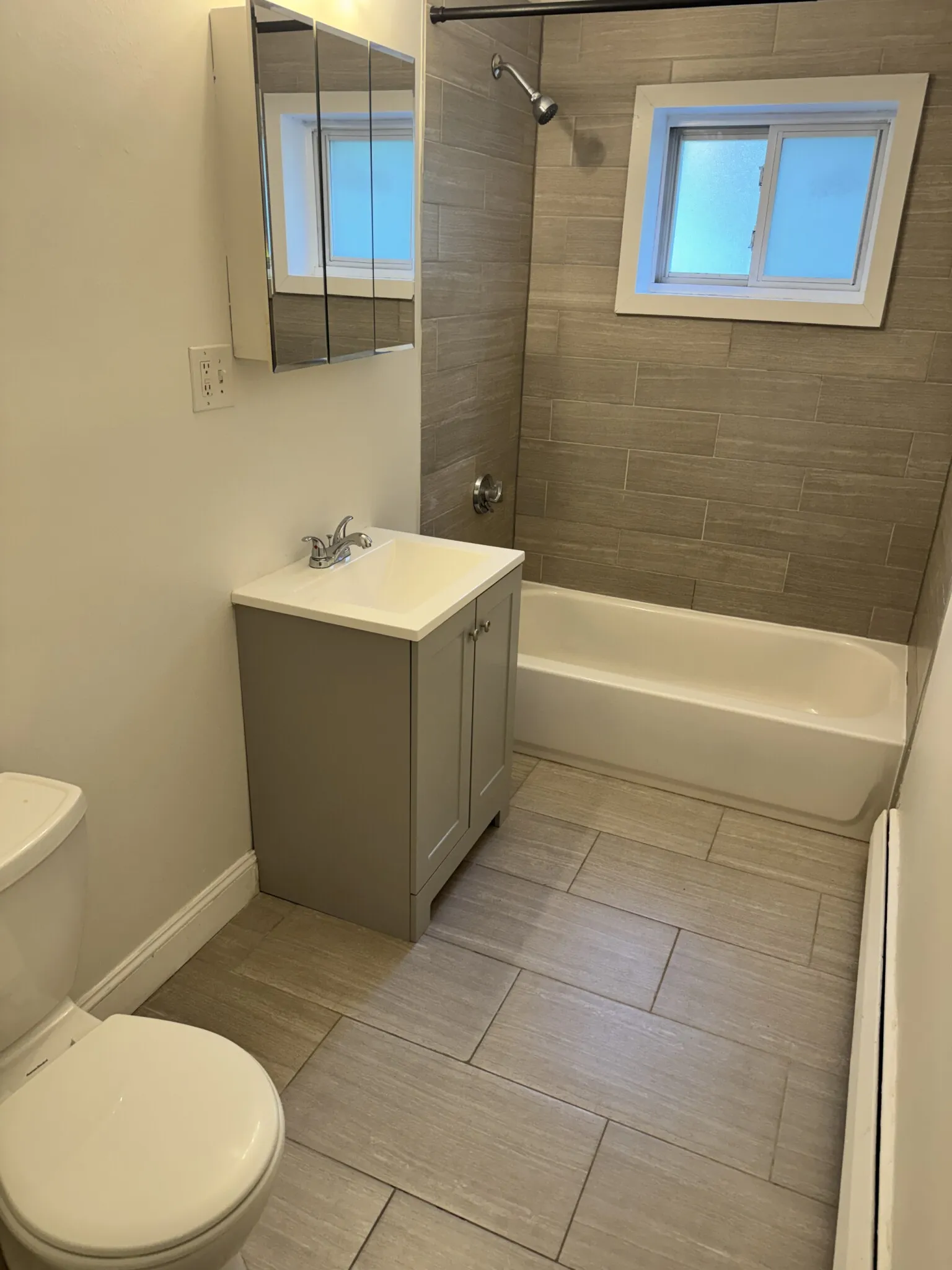 2 bed, 1 bath apartment for rent at 65 Chiswick Rd Unit 4, Brighton — photo 3 of 20