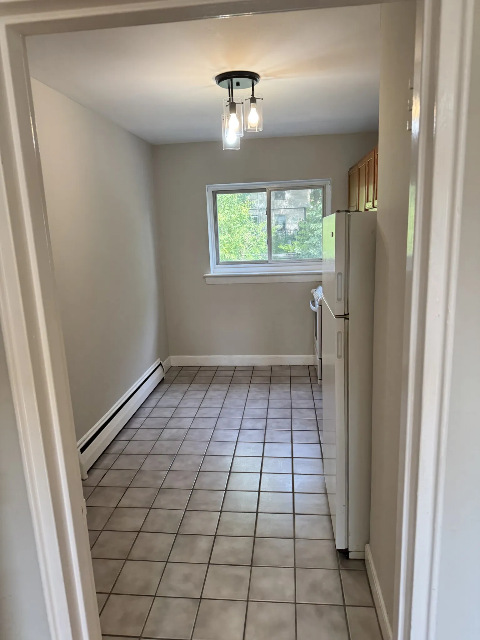 2 bed, 1 bath apartment for rent at 65 Chiswick Rd Unit 4, Brighton — photo 2 of 20