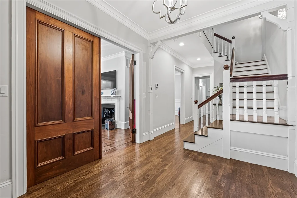 5 bed, 3 bath apartment for rent at 65 Church St, Winchester — photo 6 of 42