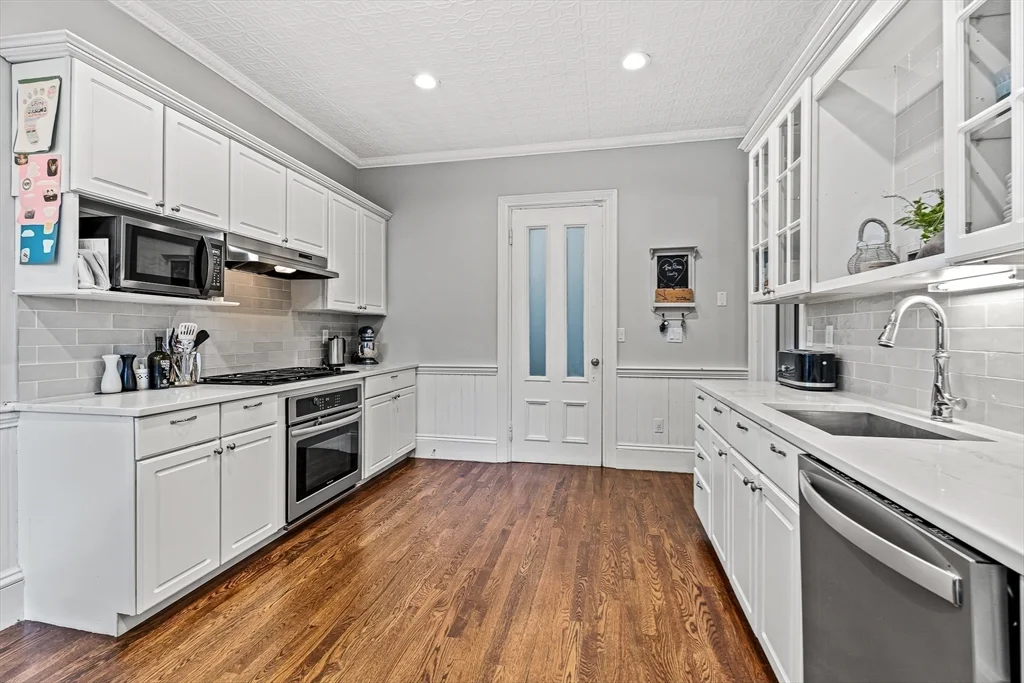 5 bed, 3 bath apartment for rent at 65 Church St, Winchester — photo 15 of 42
