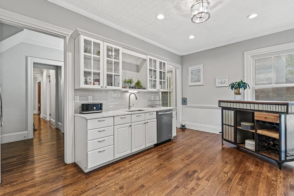 5 bed, 3 bath apartment for rent at 65 Church St, Winchester — photo 13 of 42