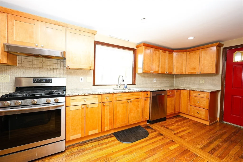 3 bed, 1 bath apartment for rent at 65 Clifford St Unit 1, Hyde Park — photo 5 of 20
