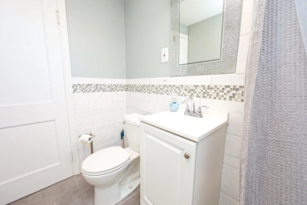 3 bed, 1 bath apartment for rent at 65 Clifford St Unit 1, Hyde Park — photo 17 of 20