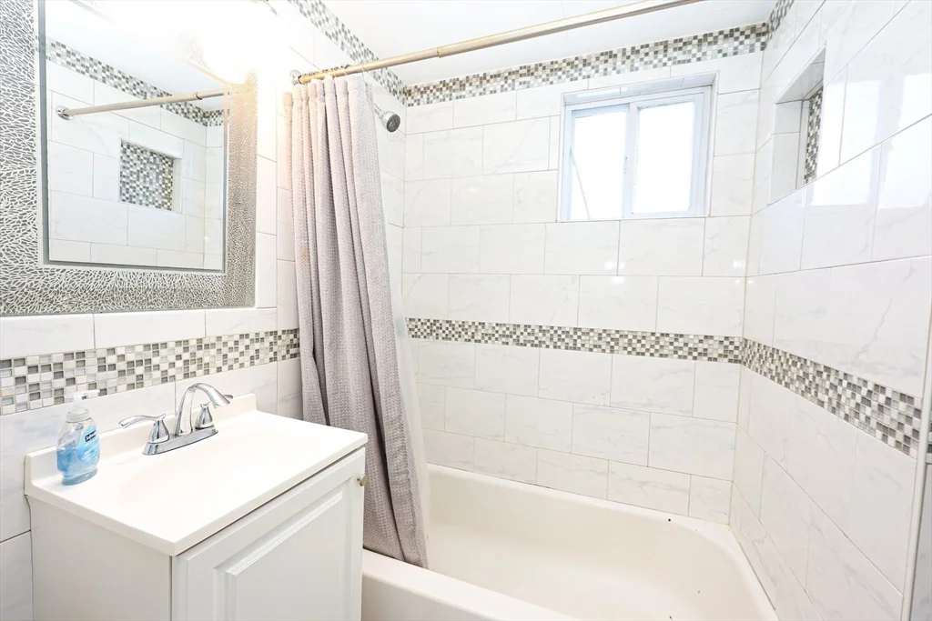 3 bed, 1 bath apartment for rent at 65 Clifford St Unit 1, Hyde Park — photo 16 of 20