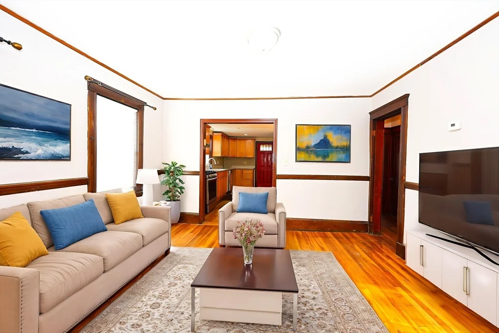 3 bed, 1 bath apartment for rent at 65 Clifford St Unit 1, Hyde Park — photo 2 of 20