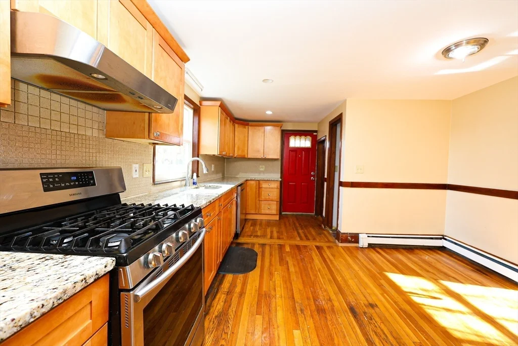 3 bed, 1 bath apartment for rent at 65 Clifford St Unit 1, Hyde Park — photo 7 of 20