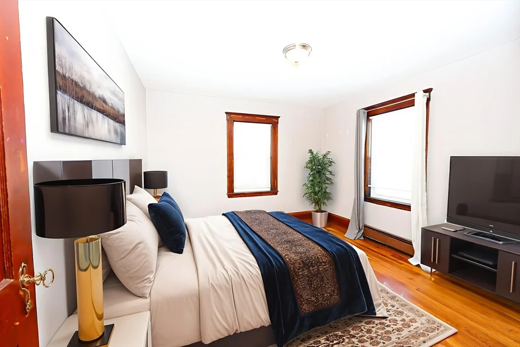 3 bed, 1 bath apartment for rent at 65 Clifford St Unit 1, Hyde Park — photo 4 of 20