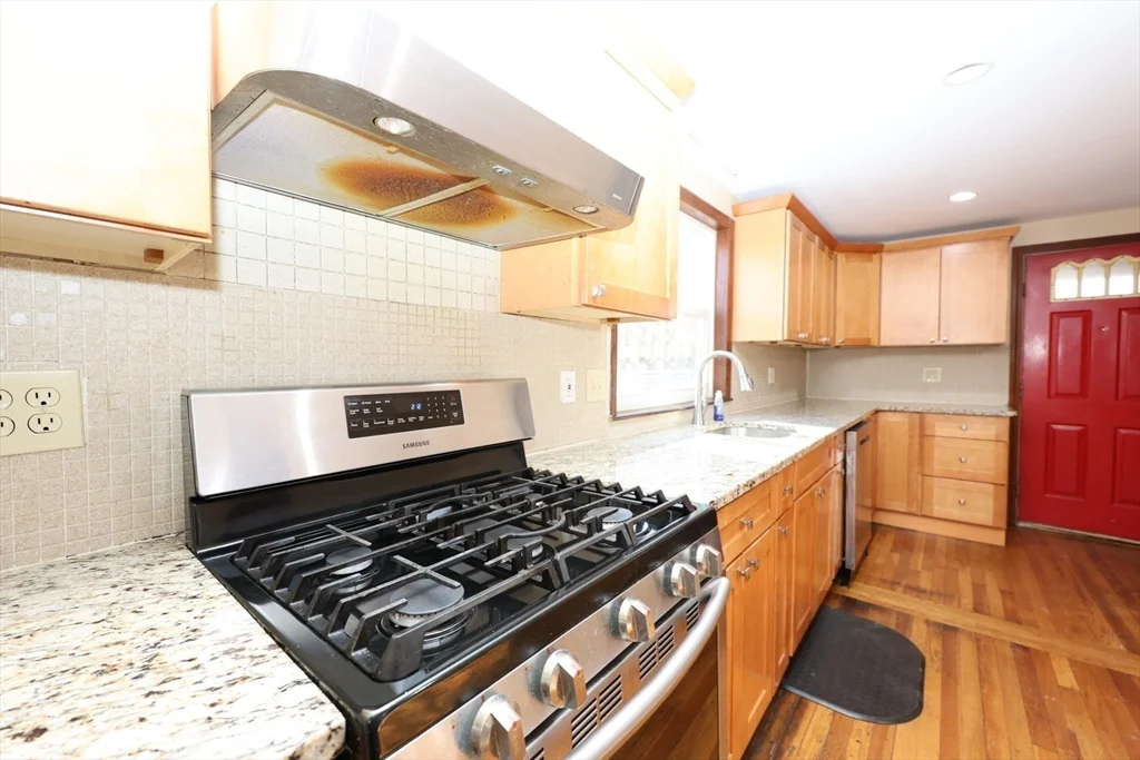3 bed, 1 bath apartment for rent at 65 Clifford St Unit 1, Hyde Park — photo 8 of 20