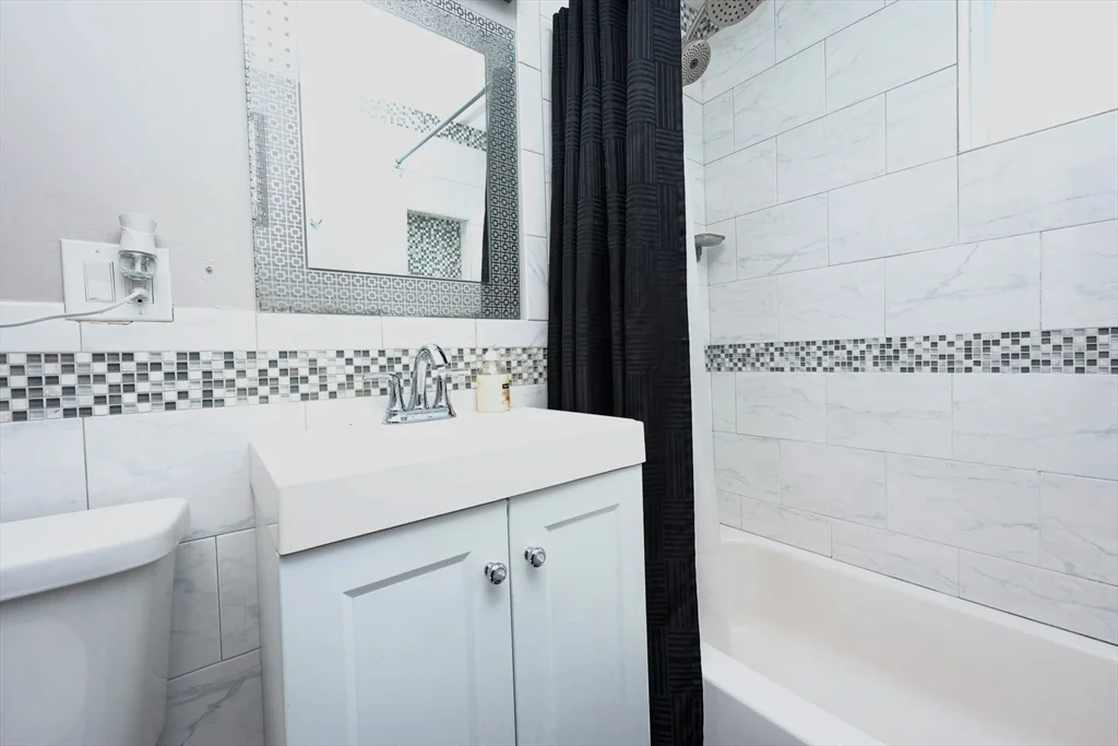 2 bed, 1 bath apartment for rent at 65 Clifford St Unit 2, Hyde Park — photo 9 of 22