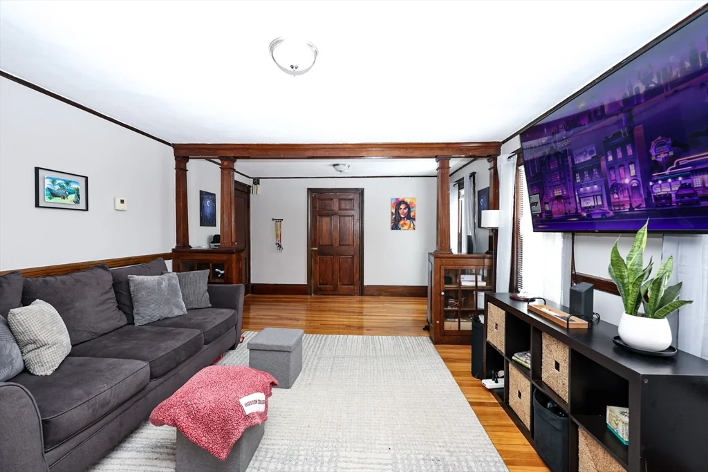 2 bed, 1 bath apartment for rent at 65 Clifford St Unit 2, Hyde Park — photo 2 of 22