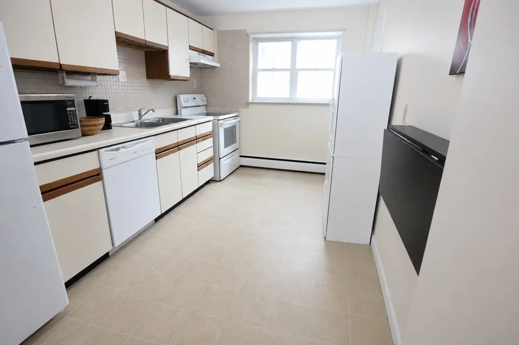 2 bed, 1 bath apartment for rent at 65 Colborne Rd Unit 3, Brighton — photo 2 of 8