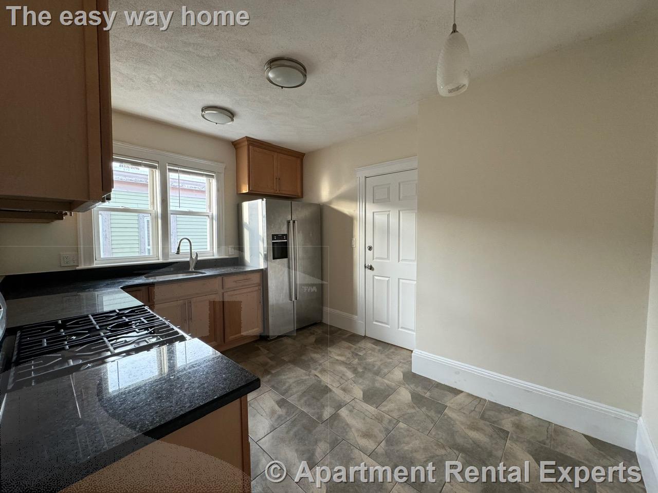 3 bed, 2 bath apartment for rent at 65 Conwell Ave Unit 3, Teele Square — photo 4 of 18