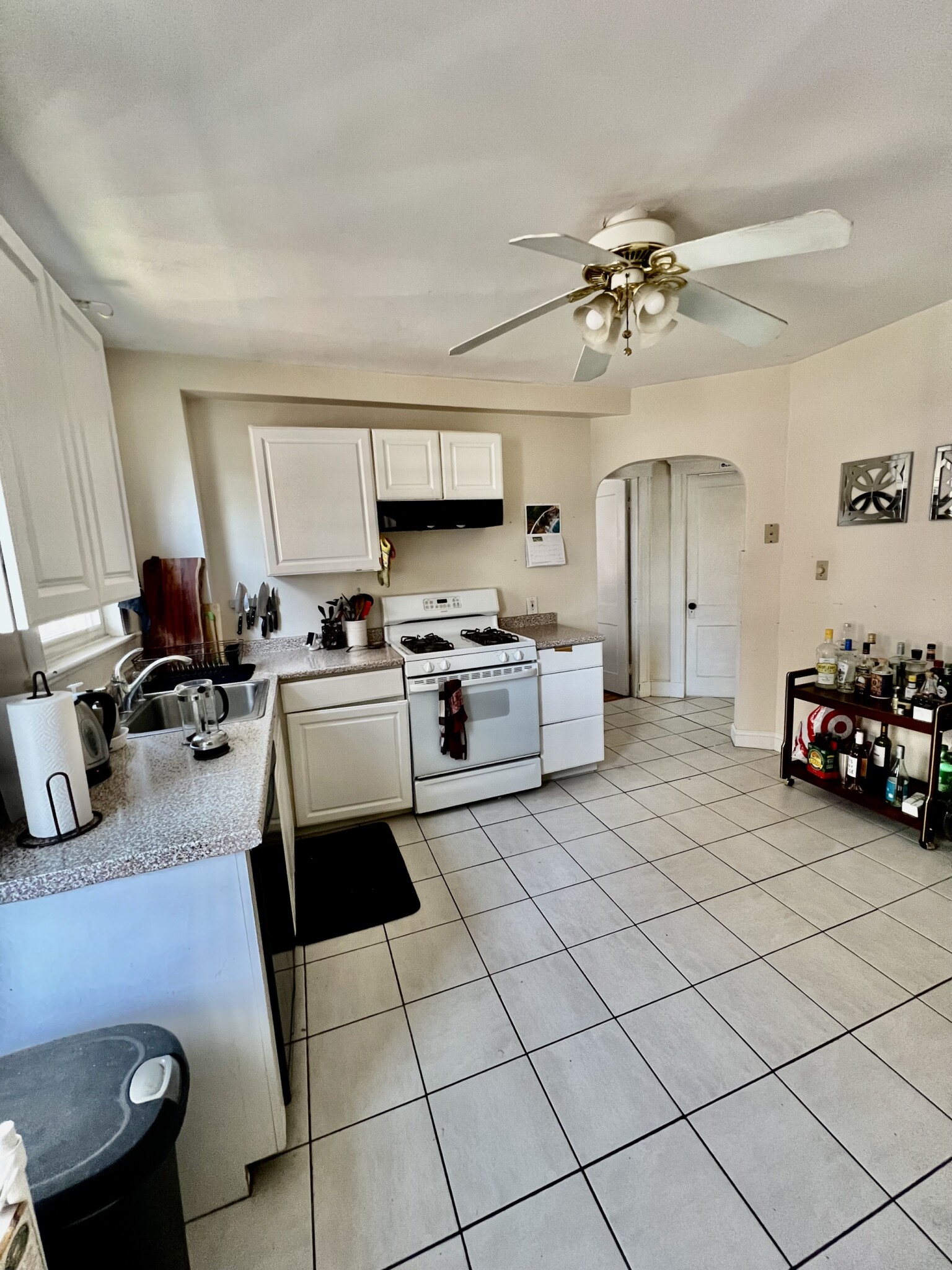 3 bed, 1 bath apartment for rent at 65 Craigie St Unit 2, Spring Hill — photo 4 of 11
