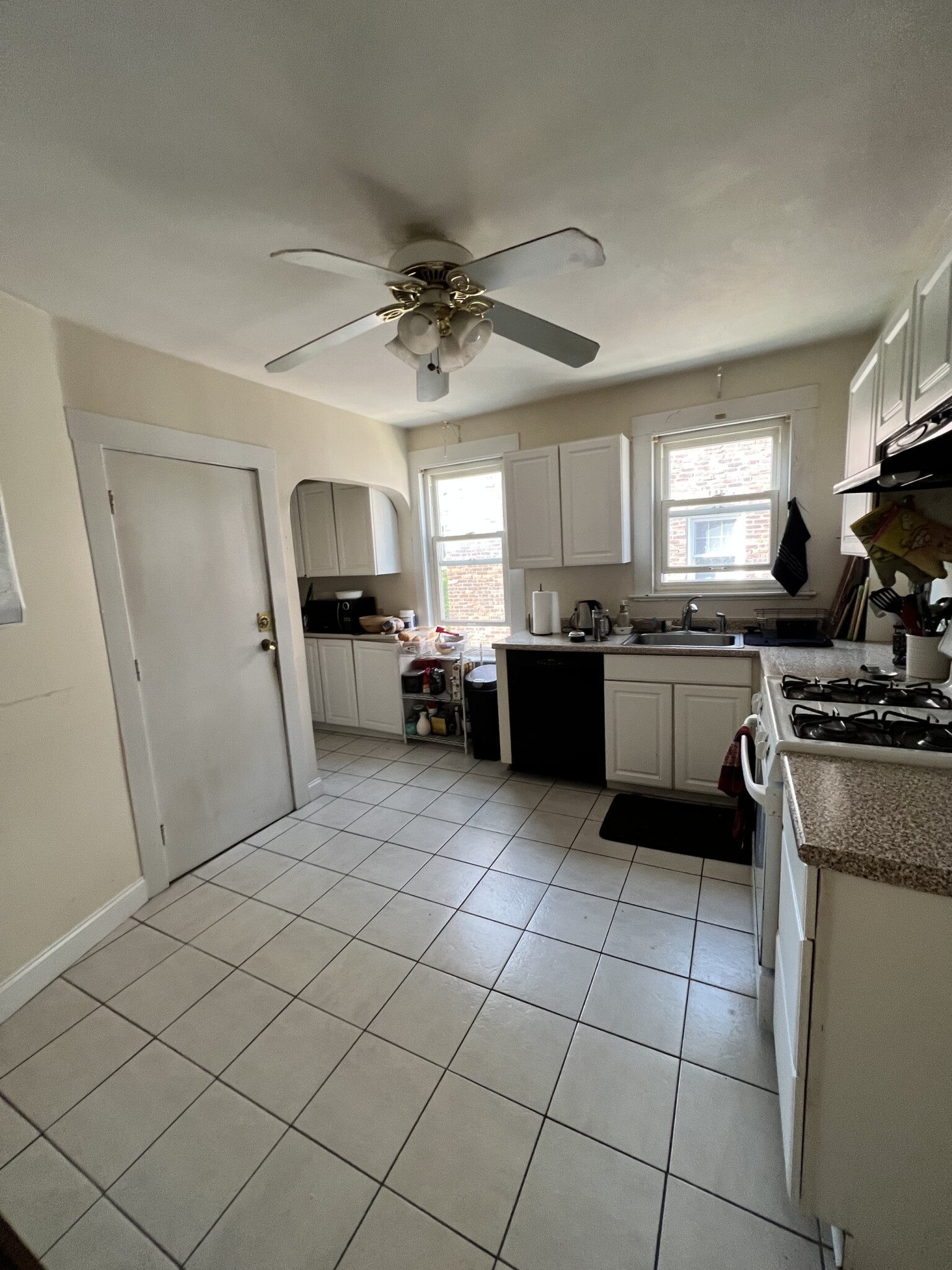 3 bed, 1 bath apartment for rent at 65 Craigie St Unit 2, Spring Hill — photo 5 of 11