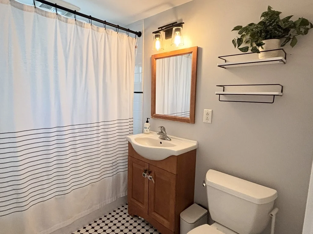 2 bed, 1 bath apartment for rent at 65 Davis Rd Unit 65, Belmont — photo 9 of 19