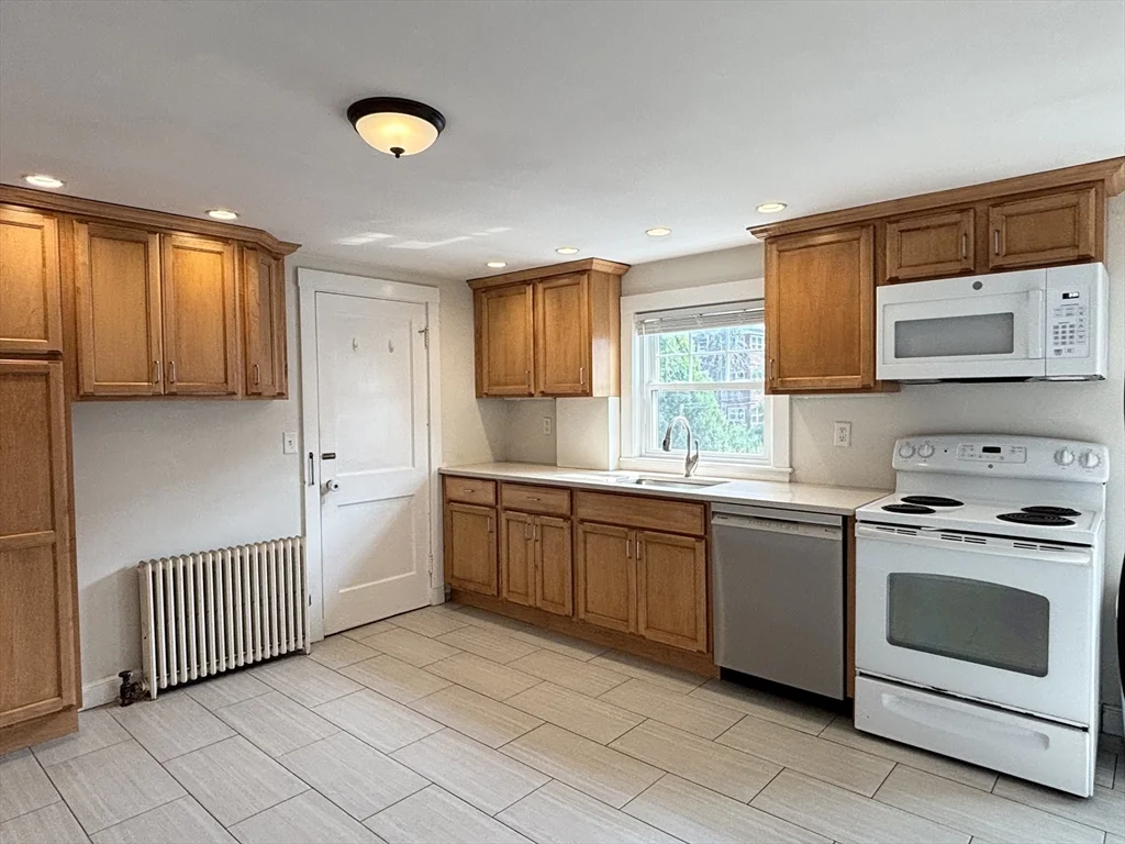 2 bed, 1 bath apartment for rent at 65 Davis Rd Unit 65, Belmont — photo 6 of 19