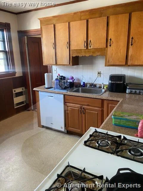 2 bed, 1 bath apartment for rent at 65 Dudley St Unit 2, Glenwood — photo 14 of 20