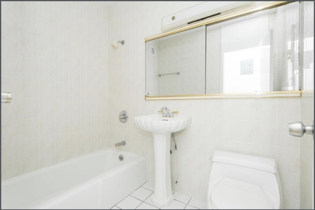 2 bed, 1 bath apartment for rent at 65 East India Row Unit 15G, Waterfront — photo 7 of 11