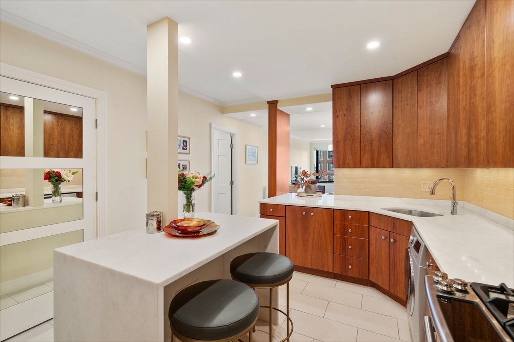 2 bed, 2 bath apartment for rent at 65 East India Row Unit 18G, Waterfront — photo 6 of 23