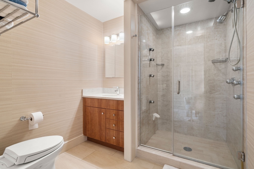 2 bed, 2 bath apartment for rent at 65 East India Row Unit 18G, Waterfront — photo 11 of 23