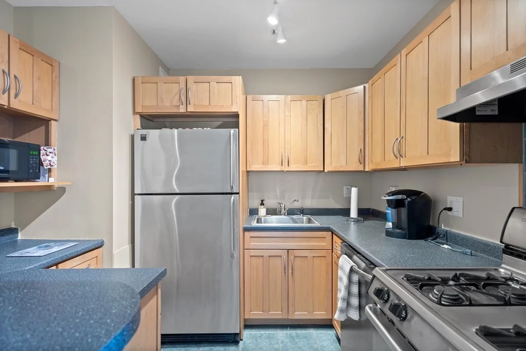 1 bed, 1 bath apartment for rent at 65 E India Row Unit 23H, Waterfront — photo 9 of 20