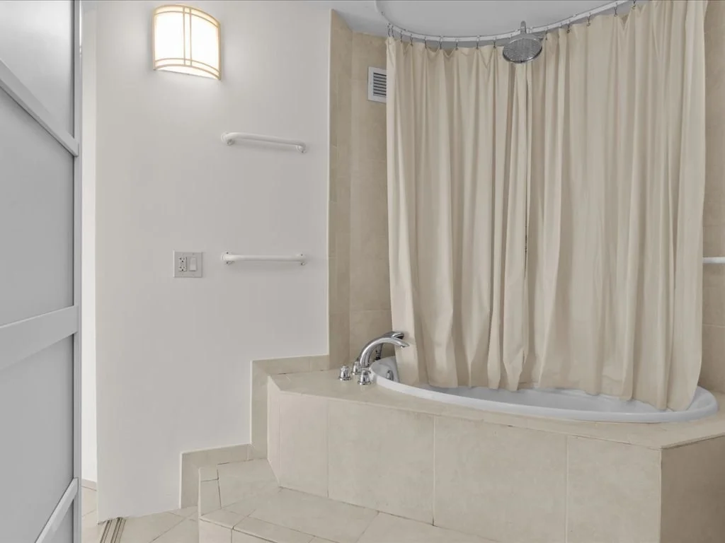 1 bed, 1 bath apartment for rent at 65 East India Row Unit 25G, Waterfront — photo 19 of 28