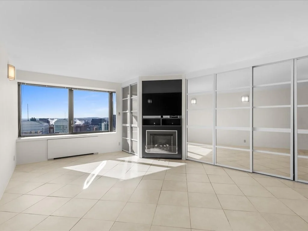 1 bed, 1 bath apartment for rent at 65 East India Row Unit 25G, Waterfront — photo 2 of 28