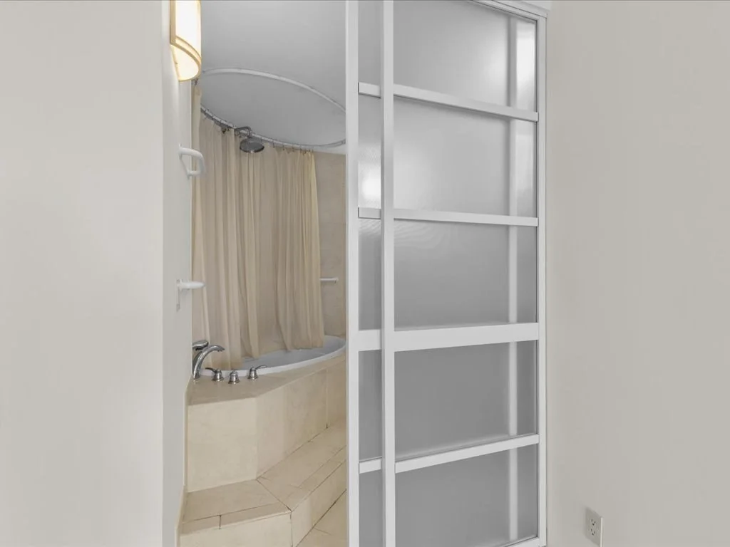 1 bed, 1 bath apartment for rent at 65 East India Row Unit 25G, Waterfront — photo 18 of 28