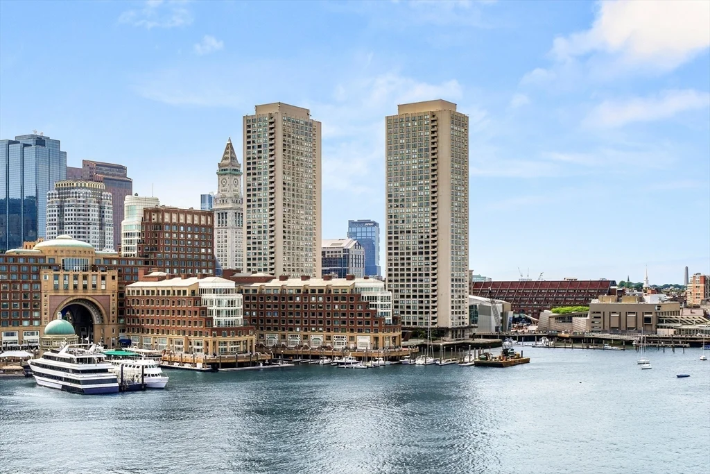 1 bed, 1 bath apartment for rent at 65 East India Row Unit 25G, Waterfront — photo 1 of 28