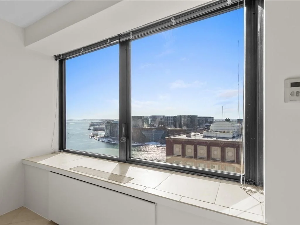 1 bed, 1 bath apartment for rent at 65 East India Row Unit 25G, Waterfront — photo 4 of 28