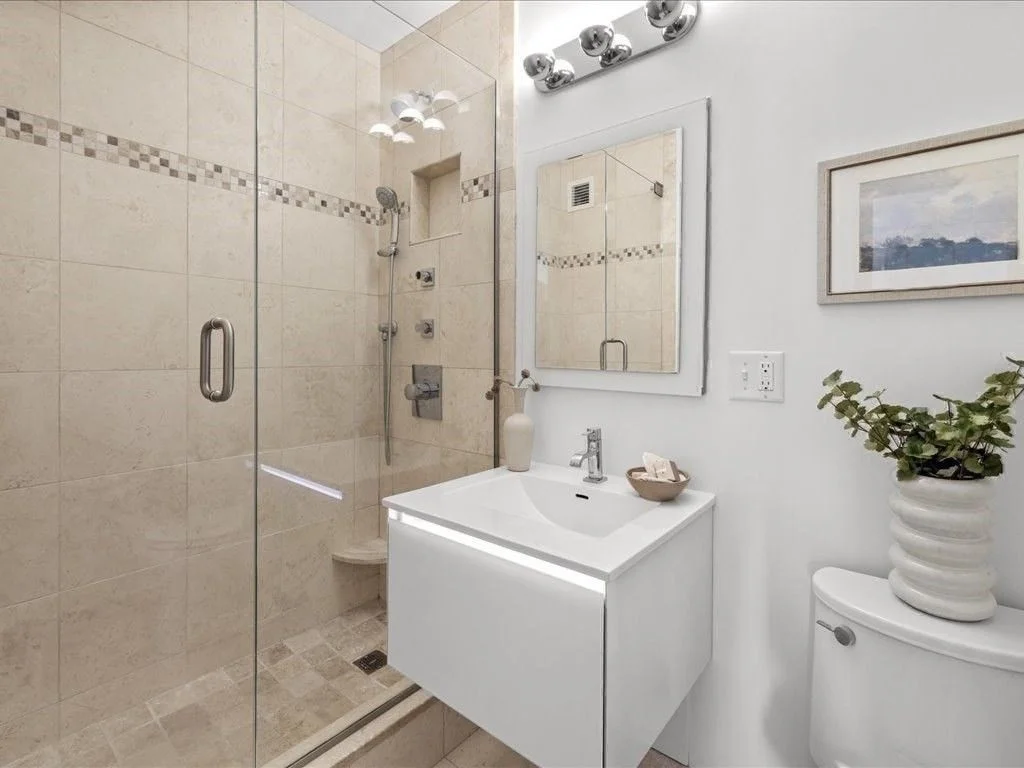 1 bed, 1 bath apartment for rent at 65 East India Row Unit 33A, Waterfront — photo 18 of 36