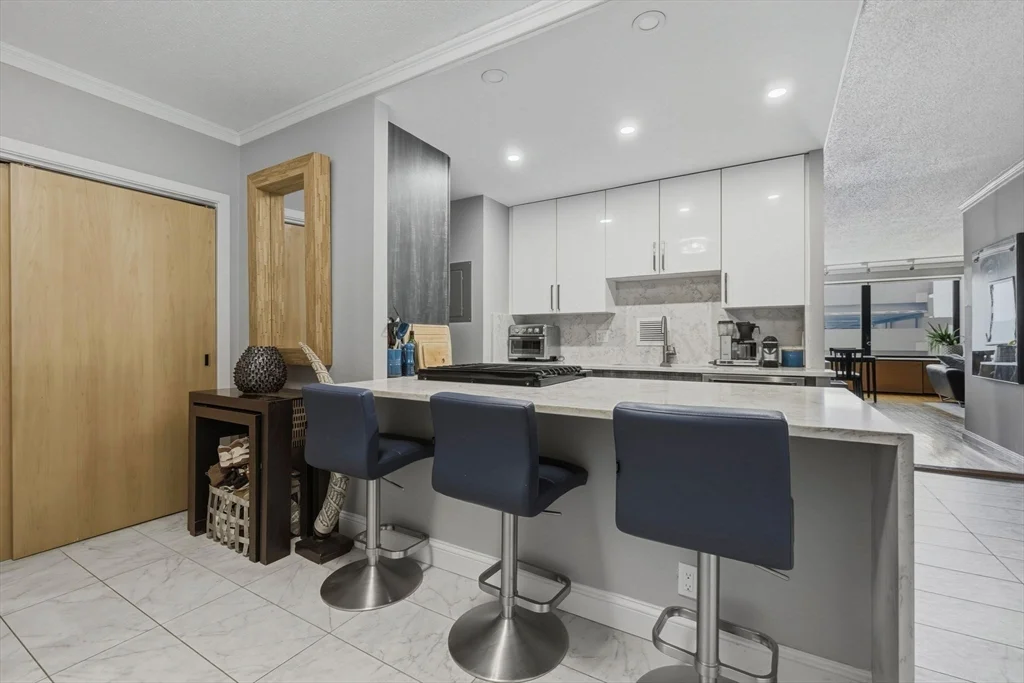 2 bed, 2 bath apartment for rent at 65 East India Row Unit 7C, Boston Downtown — photo 10 of 23