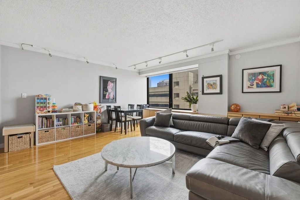 2 bed, 2 bath apartment for rent at 65 East India Row Unit 7C, Boston Downtown — photo 3 of 23