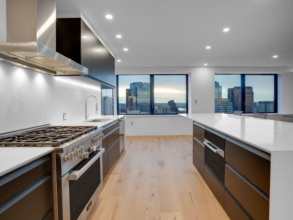 2 bed, 2 bath apartment for rent at 65 East India Row Unit Penthouse B, Waterfront — photo 7 of 23