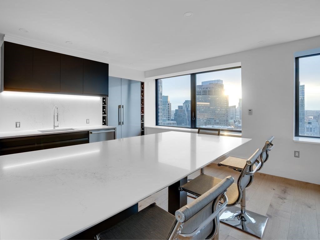 2 bed, 2 bath apartment for rent at 65 East India Row Unit Penthouse B, Waterfront — photo 9 of 23