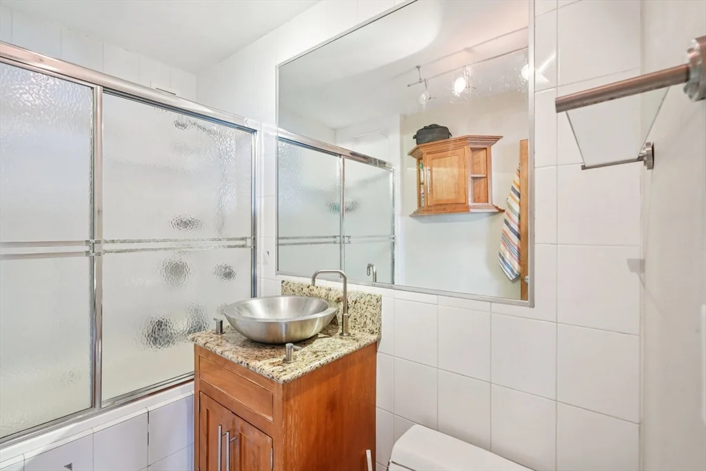 1 bed, 1 bath apartment for rent at 65 E India Row Unit PHE, Boston Downtown — photo 17 of 27