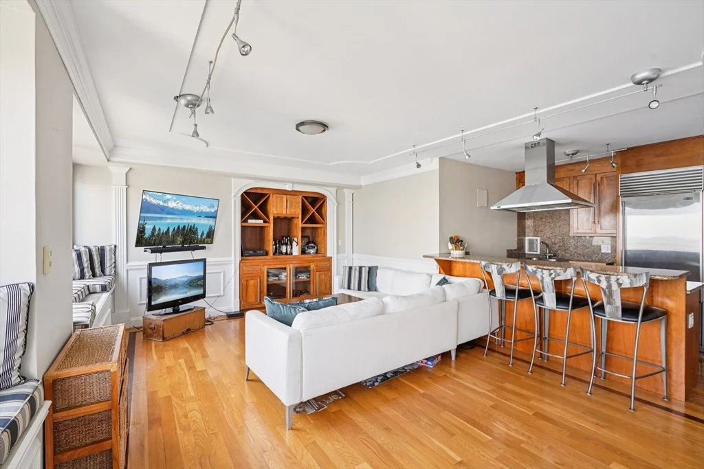 1 bed, 1 bath apartment for rent at 65 E India Row Unit PHE, Boston Downtown — photo 5 of 27