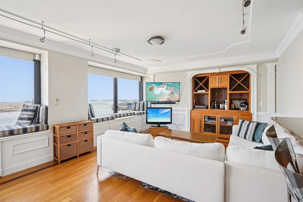 1 bed, 1 bath apartment for rent at 65 E India Row Unit PHE, Boston Downtown — photo 6 of 27