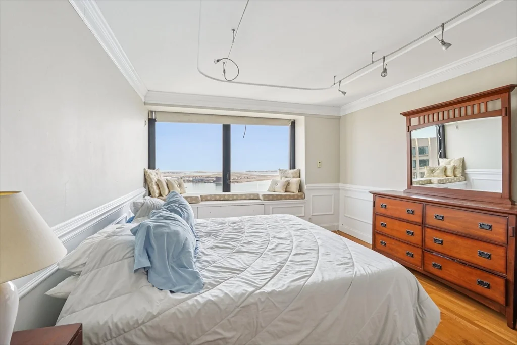 1 bed, 1 bath apartment for rent at 65 E India Row Unit PHE, Boston Downtown — photo 16 of 27