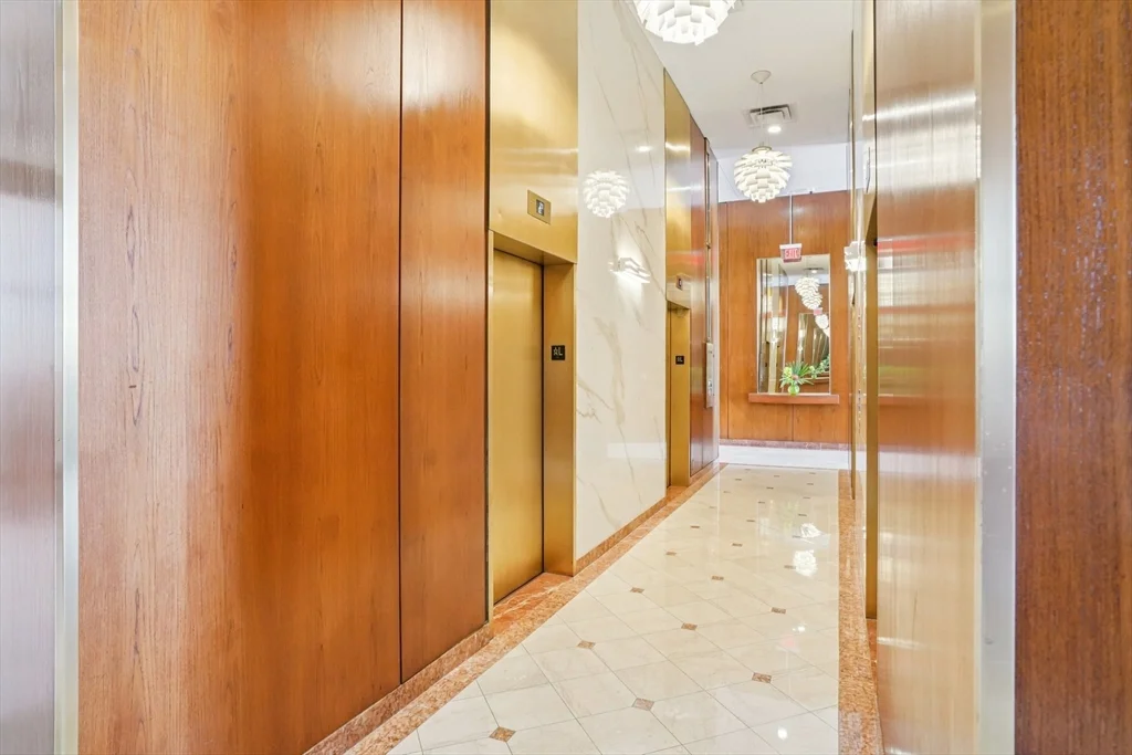 1 bed, 1 bath apartment for rent at 65 E India Row Unit PHE, Boston Downtown — photo 3 of 27