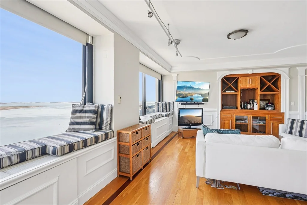 1 bed, 1 bath apartment for rent at 65 E India Row Unit PHE, Boston Downtown — photo 8 of 27
