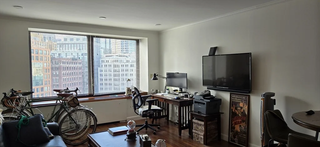 1 bed, 1 bath apartment for rent at 65 East India Row Unit 9A, Waterfront — photo 5 of 15