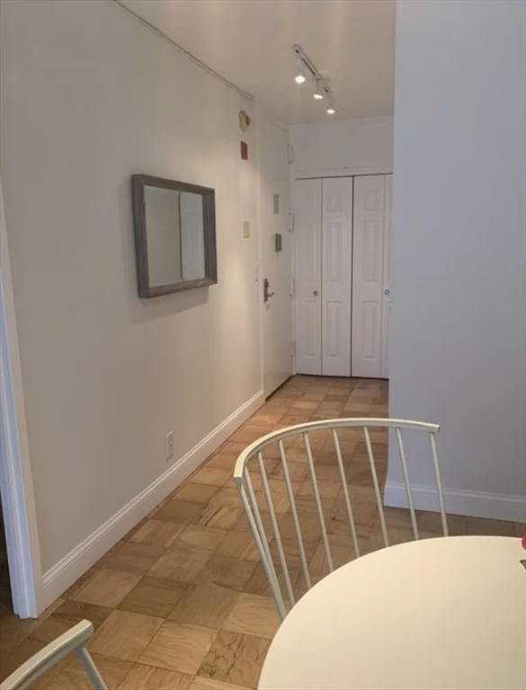 1 bed, 1 bath apartment for rent at 65 East India Row Unit 10A, Waterfront — photo 10 of 19