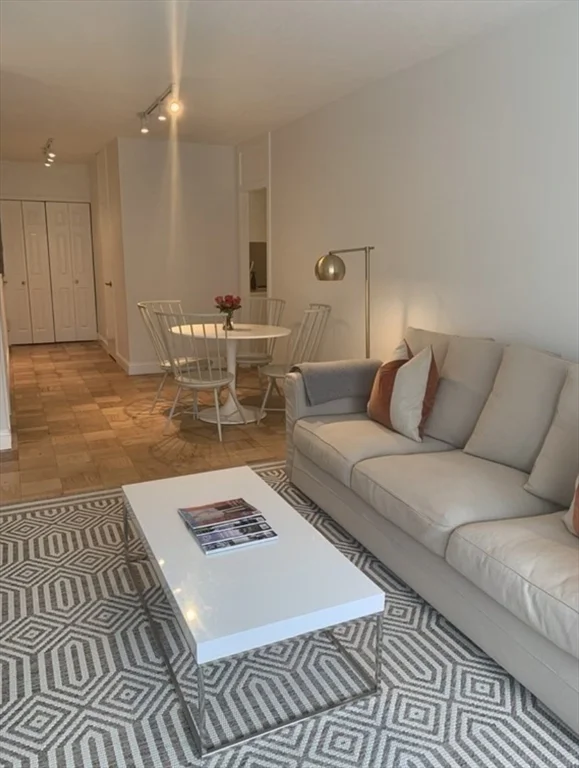 1 bed, 1 bath apartment for rent at 65 East India Row Unit 10A, Waterfront — photo 7 of 19