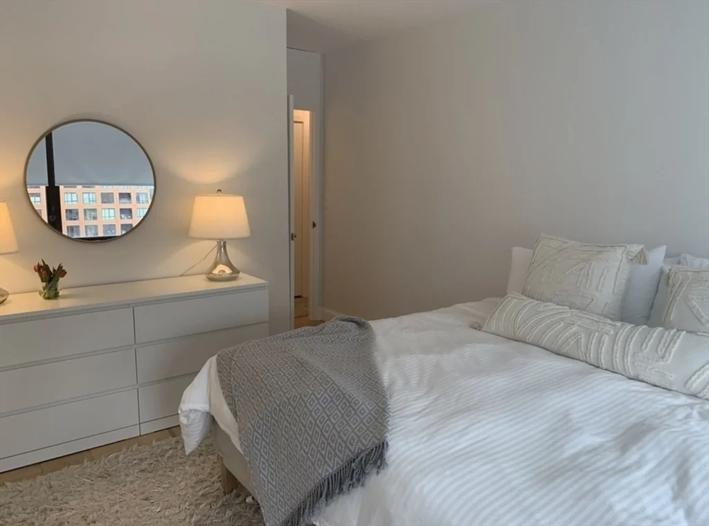 1 bed, 1 bath apartment for rent at 65 East India Row Unit 10A, Waterfront — photo 14 of 19