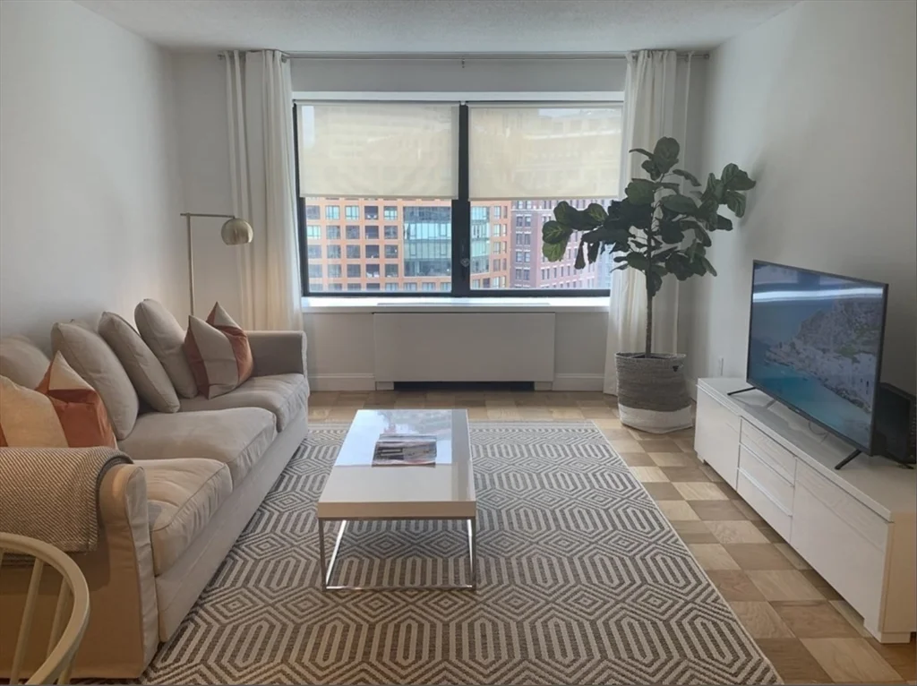 1 bed, 1 bath apartment for rent at 65 East India Row Unit 10A, Waterfront — photo 2 of 19